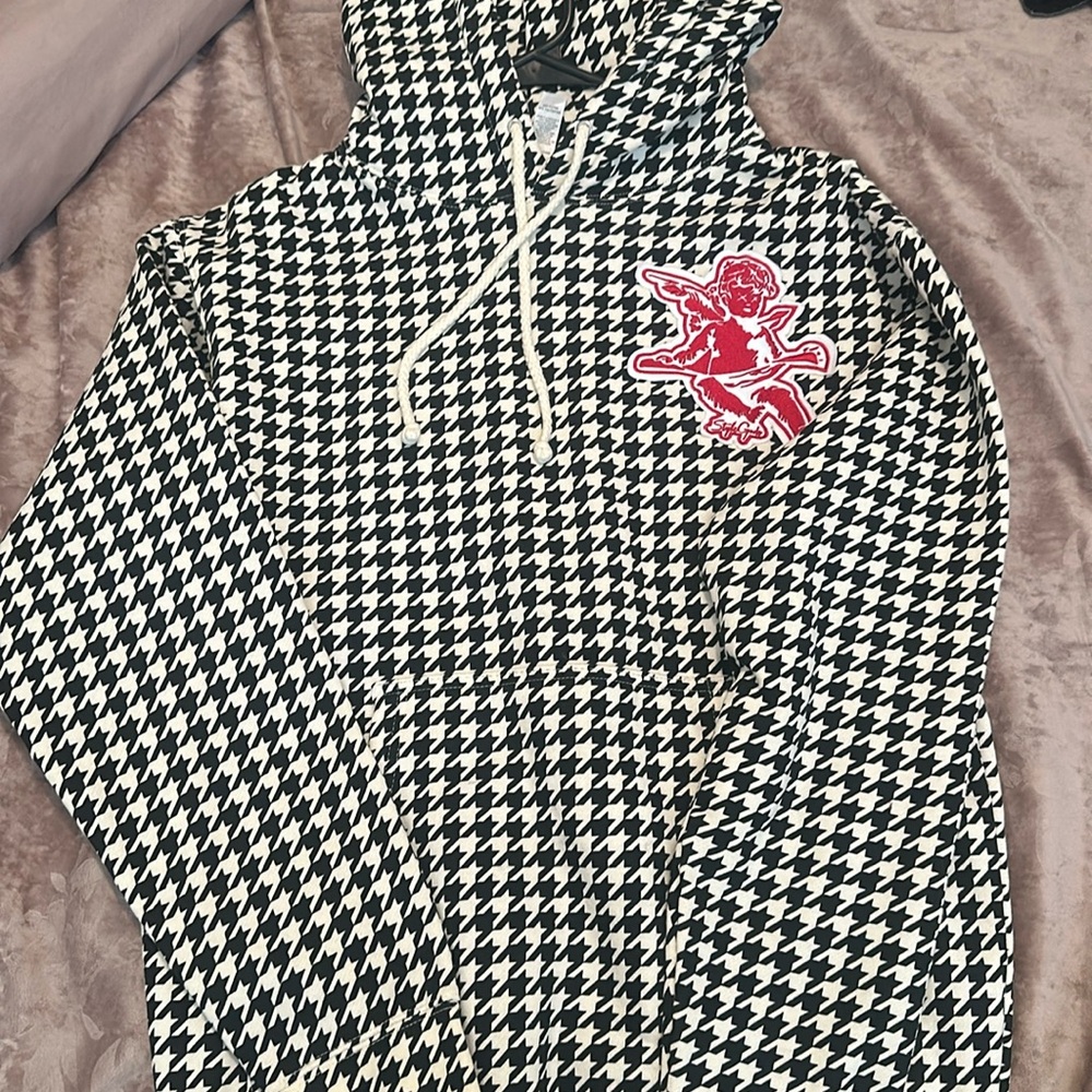 Boutique bought sweatshirt men’s size small new no tags